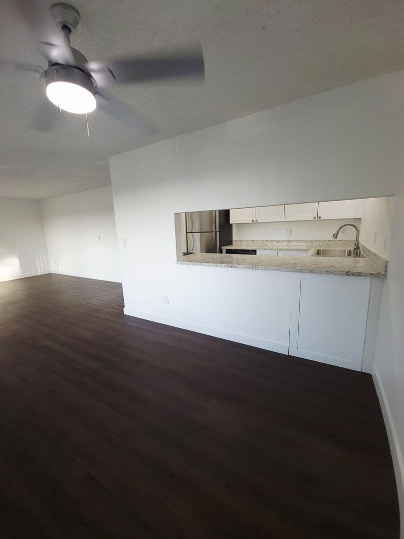 Kent Apartment: 1254-1259 Weiland Street