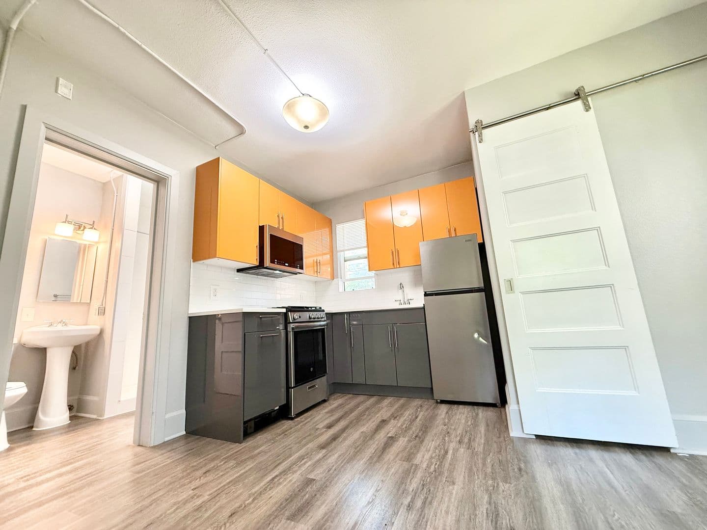Seattle Apartment: 814 Columbia St