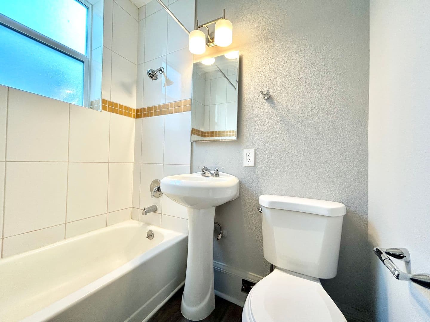 Seattle Apartment: 814 Columbia St