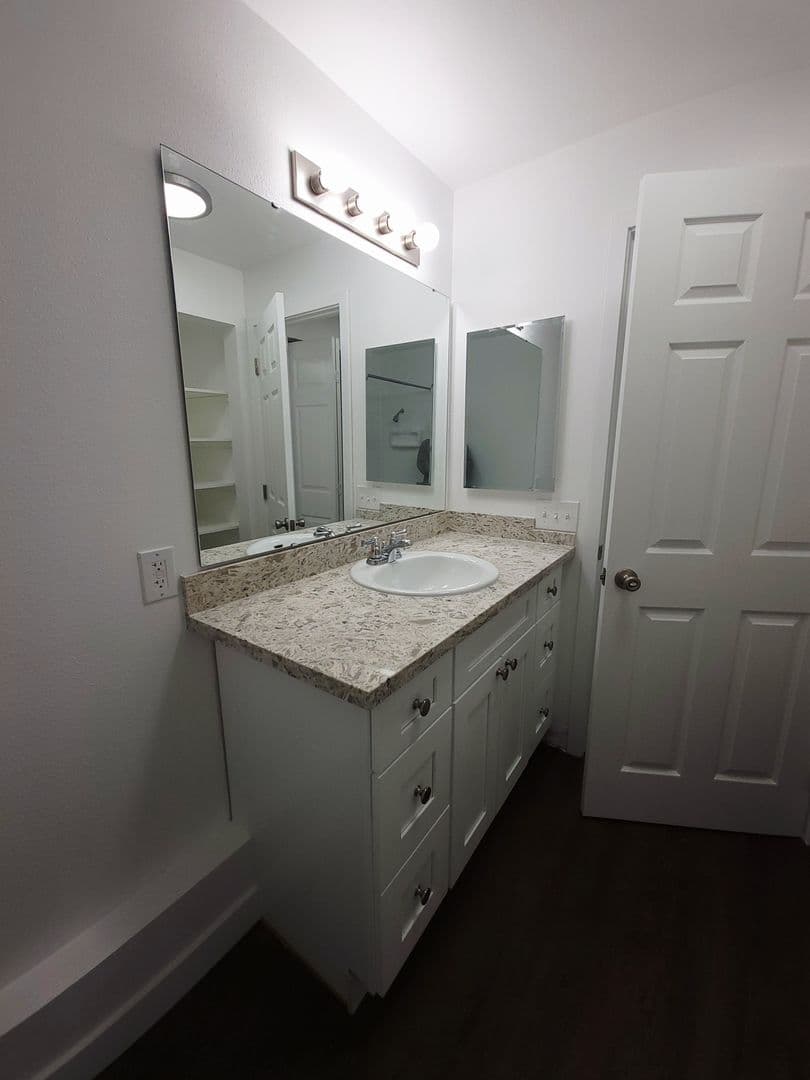 Kent Apartment: 1254-1259 Weiland Street