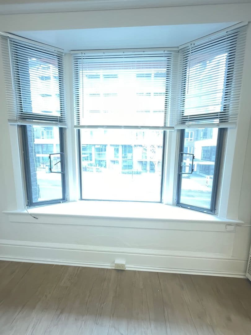 Seattle Apartment: 107 1st Ave N
