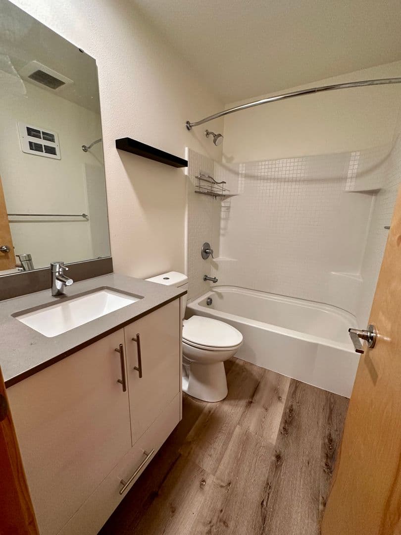 Seattle Apartment: 2226 NW 58th St.