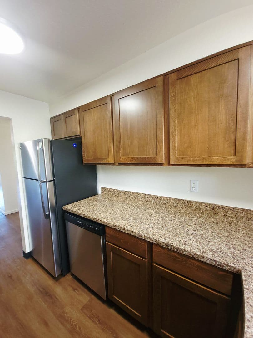 Kent Apartment: 1254-1259 Weiland Street