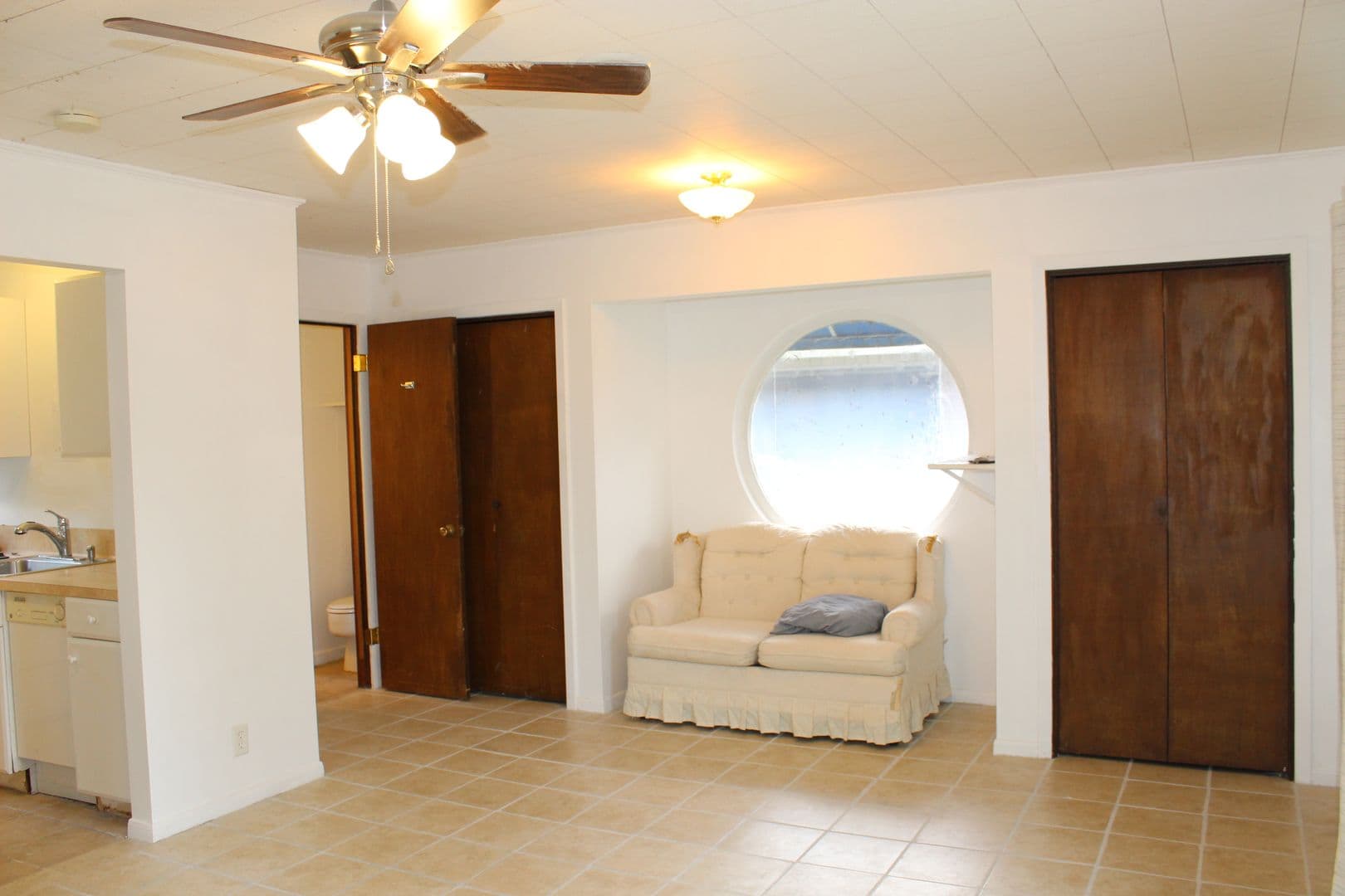 Lockhart House: 1010 W Live Oak - unit B