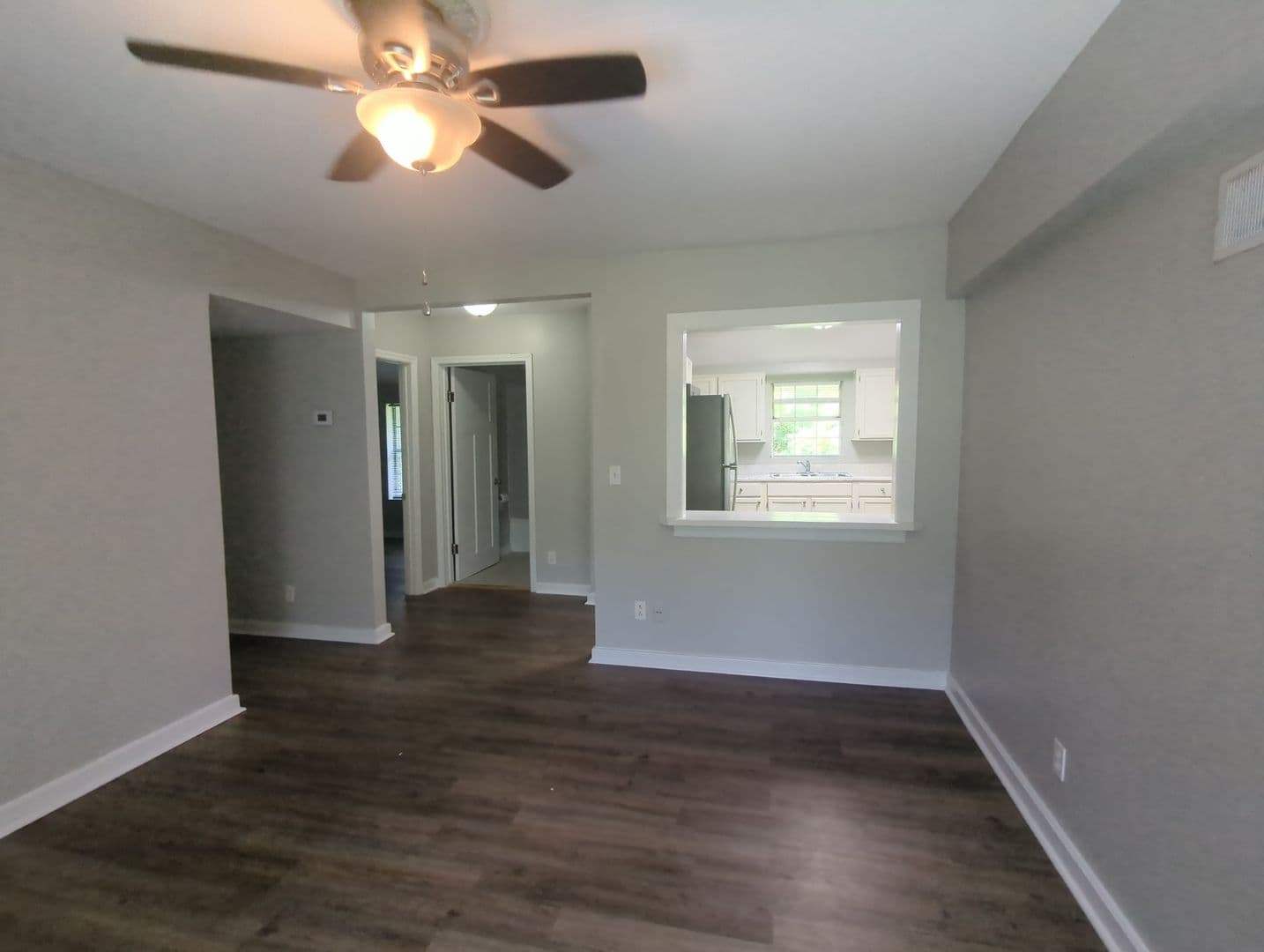 Redbank Apartment: 405 Red Oak Dr