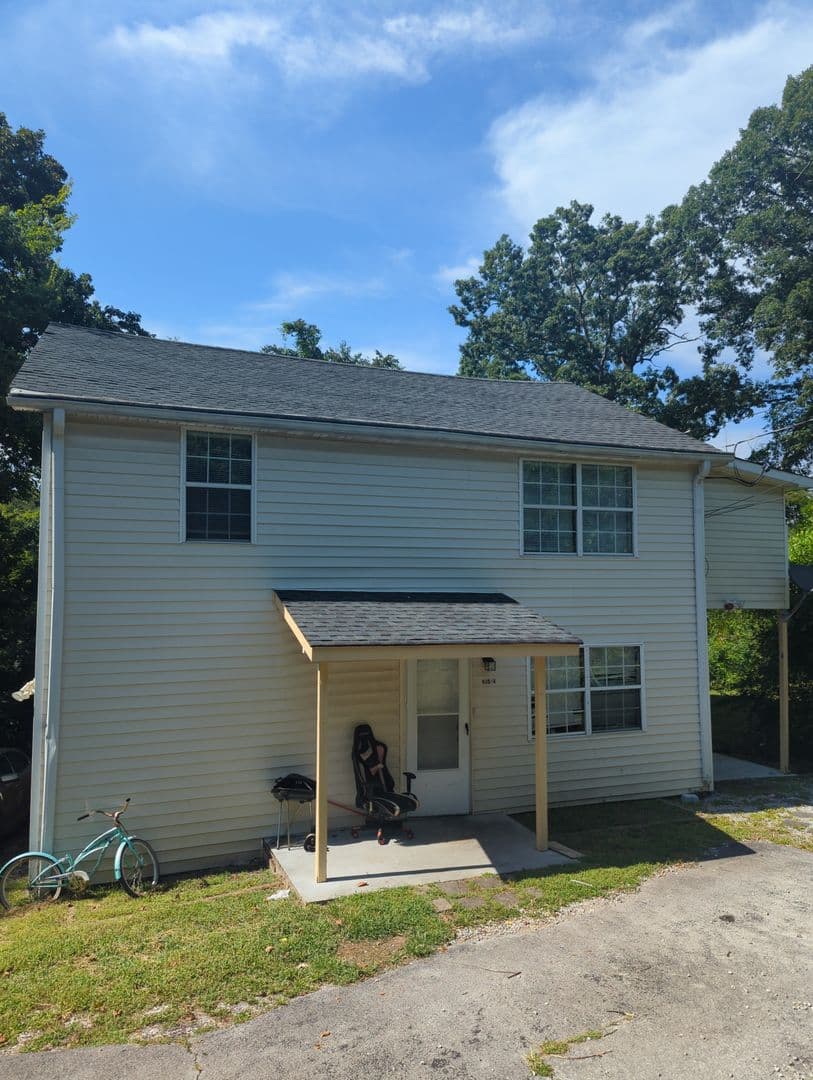 Redbank Apartment: 405 Red Oak Dr