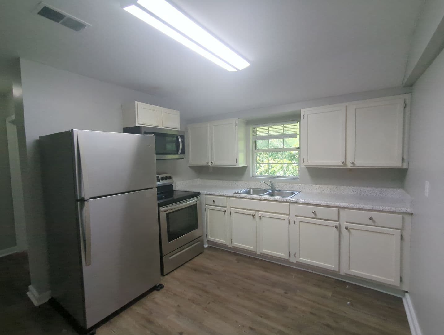 Redbank Apartment: 405 Red Oak Dr