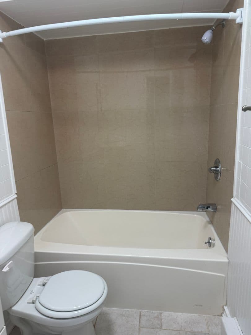 Jessup Apartment: Powell Ave