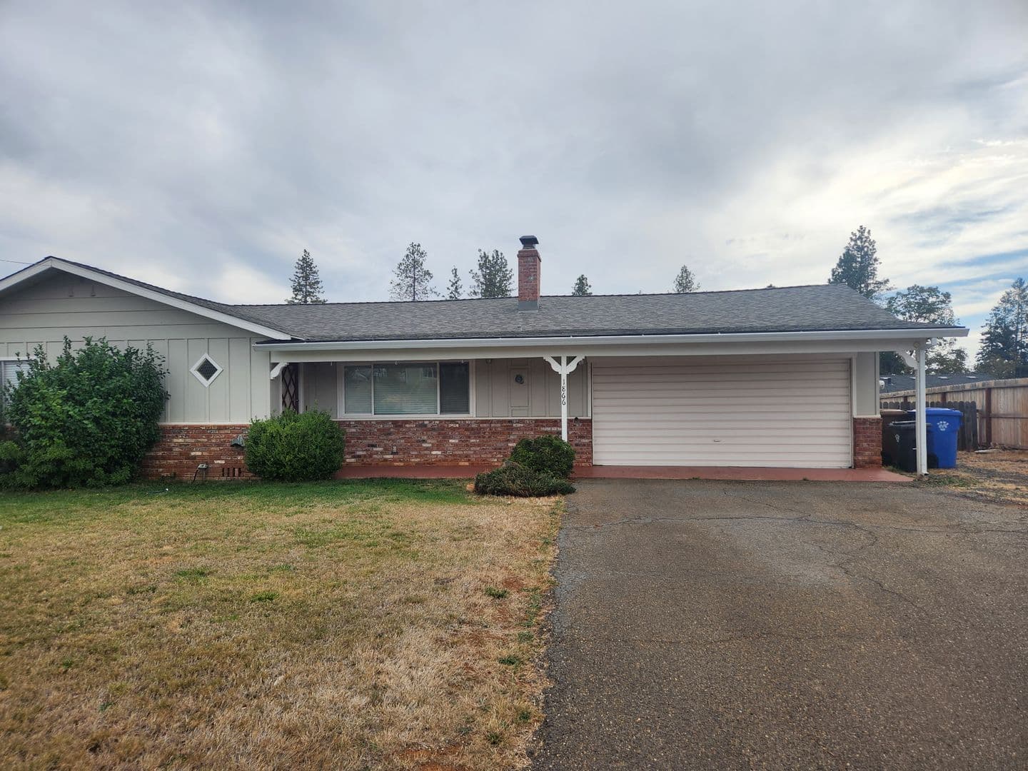 Paradise House: 1866 Norwood Drive