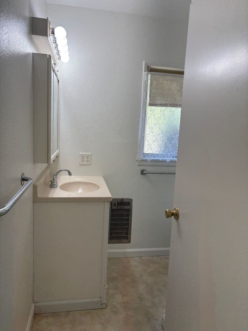 Paradise House: 5703 Chapel Drive