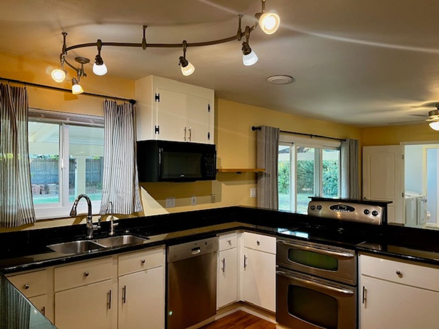 Paradise House: 6231 Forest Lane