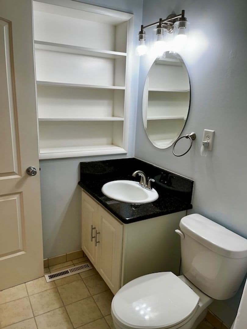 Paradise House: 6231 Forest Lane