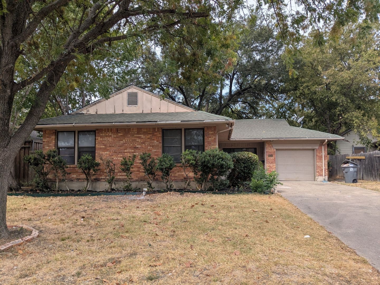 Dallas House: 10545 Channel