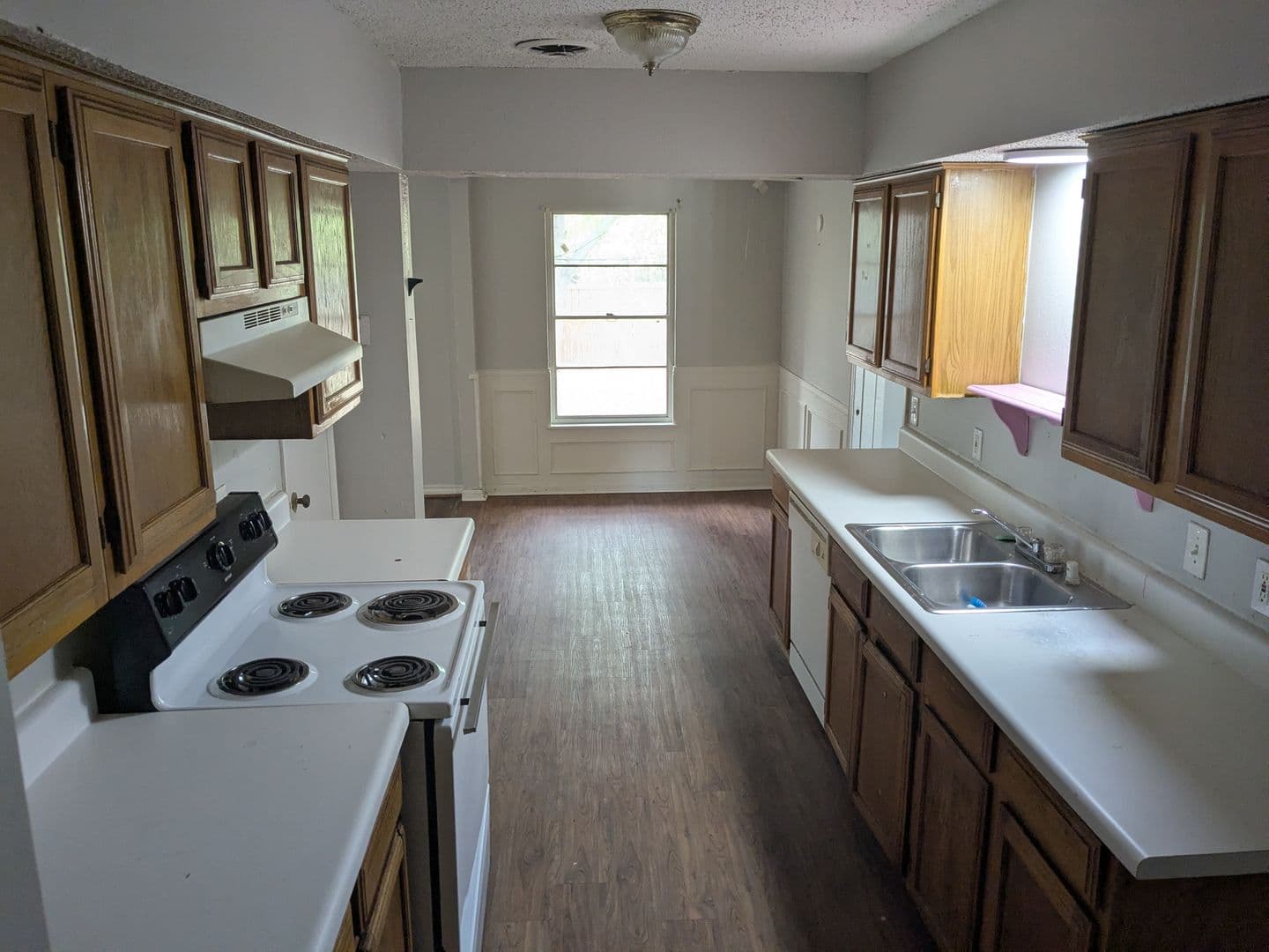 Dallas House: 10545 Channel
