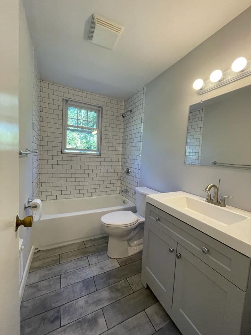 Arlington Apartment: 19-21 Orient Ave