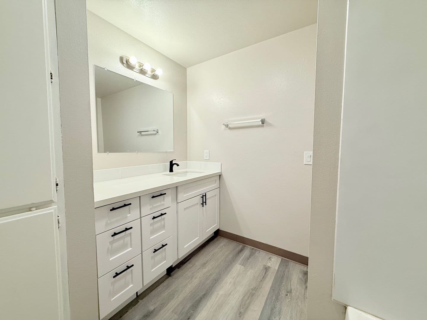 Kent Apartment: 308 Summit Ave. N.