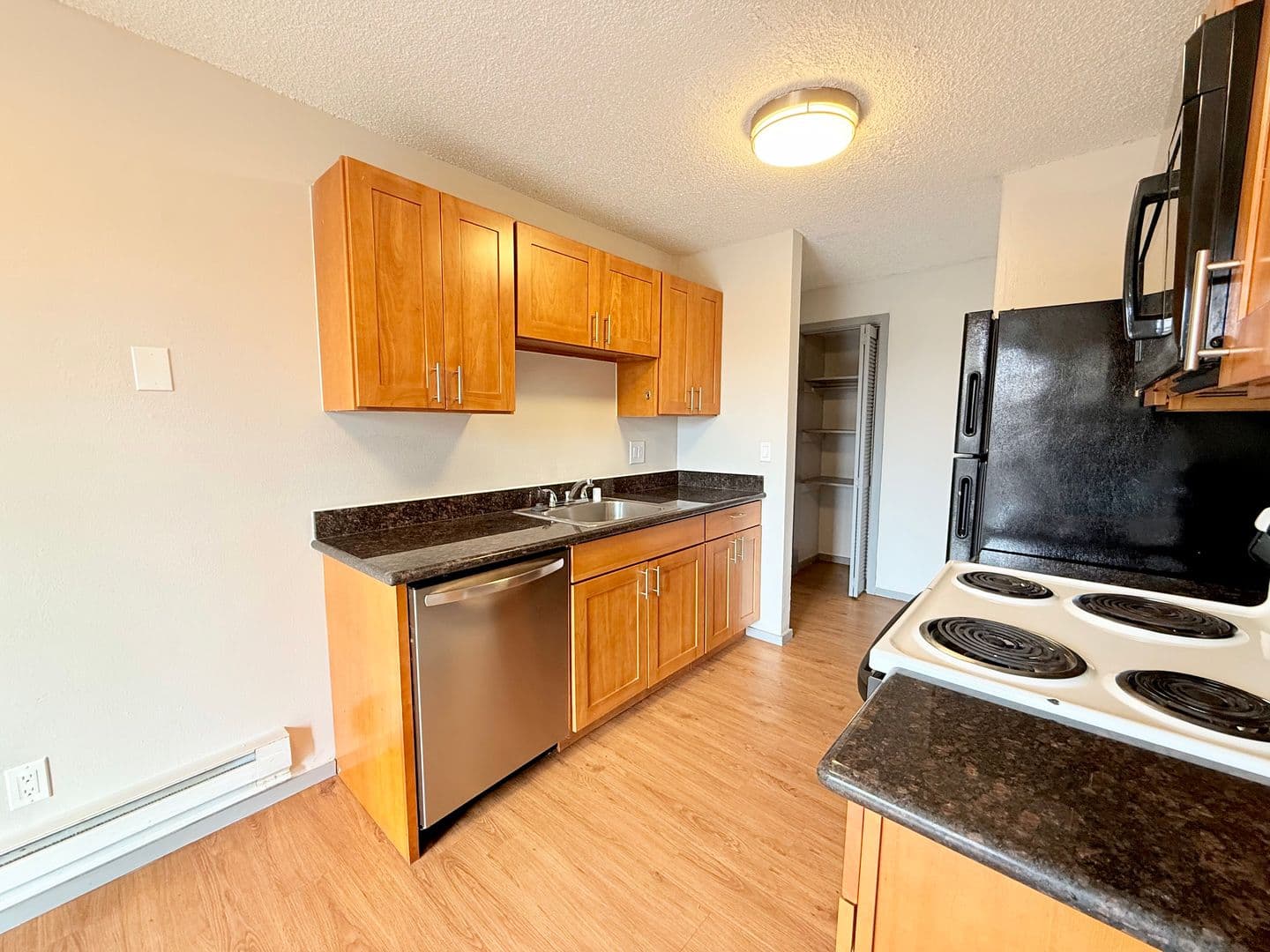Kent Apartment: 308 Summit Ave. N.