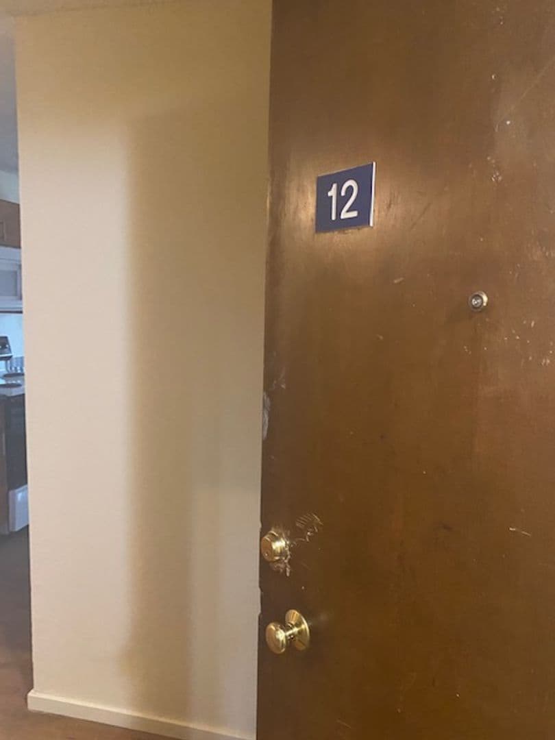 Kent Apartment: 308 Summit Ave. N.