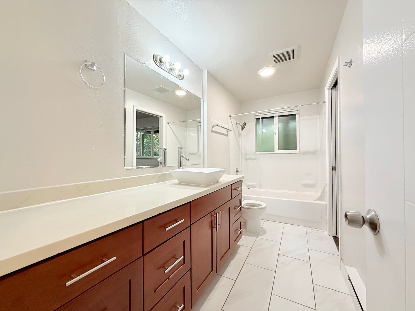 Kent Apartment: 24853-96th Ave. S.
