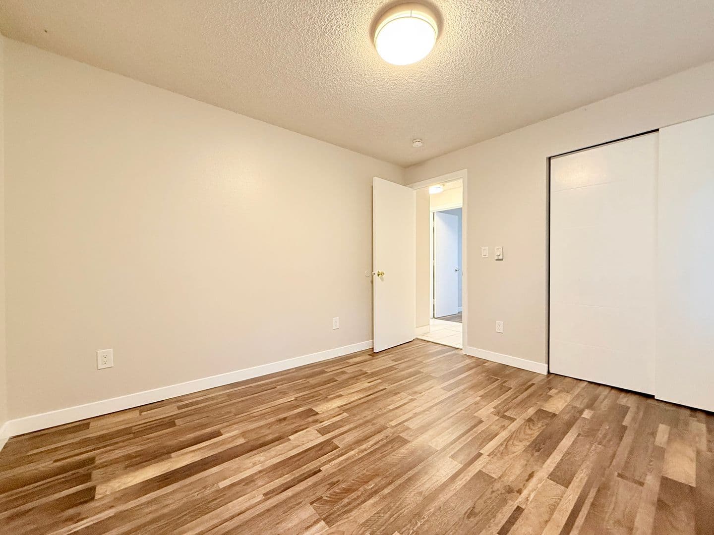 Kent Apartment: 24853-96th Ave. S.