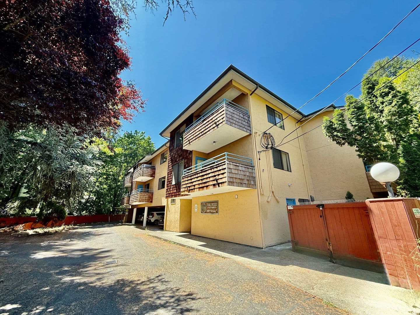 Seattle Apartment: 2251 NE Blakeley St.