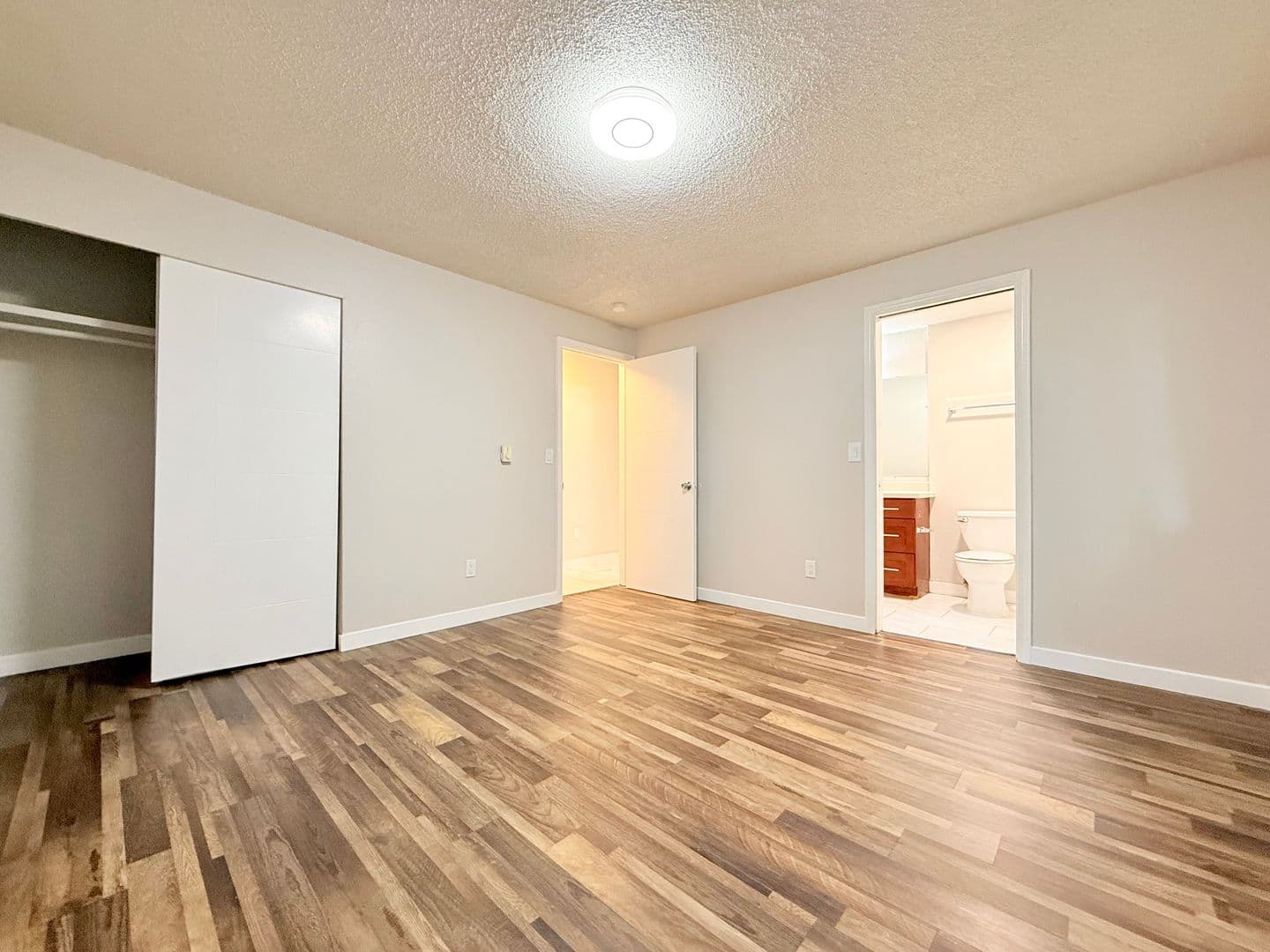 Kent Apartment: 24853-96th Ave. S.