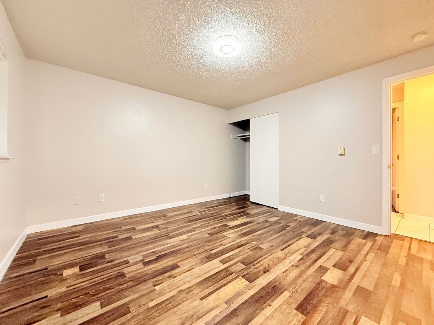 Kent Apartment: 24853-96th Ave. S.