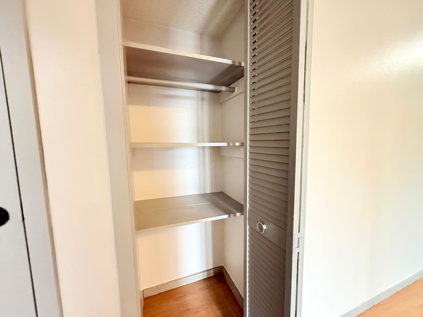 Kent Apartment: 308 Summit Ave. N.