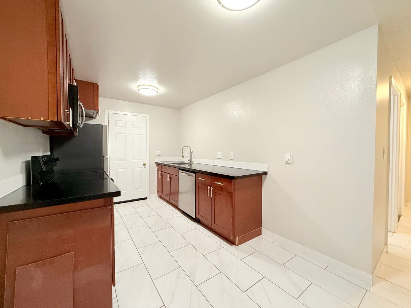 Kent Apartment: 24853-96th Ave. S.