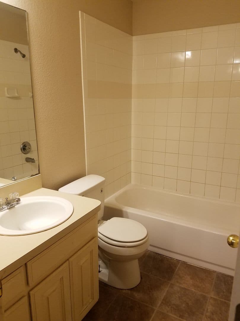 Alvarado House: 120 Liesa St