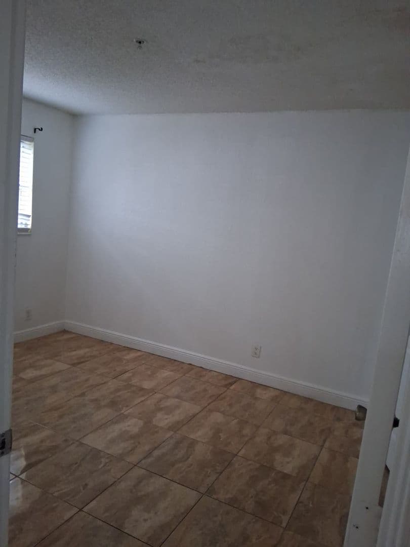 Plantation House: 4251 NW 5th Street #112