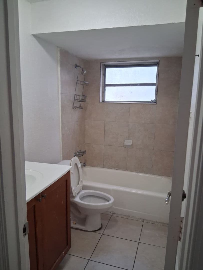 Plantation House: 4251 NW 5th Street #112