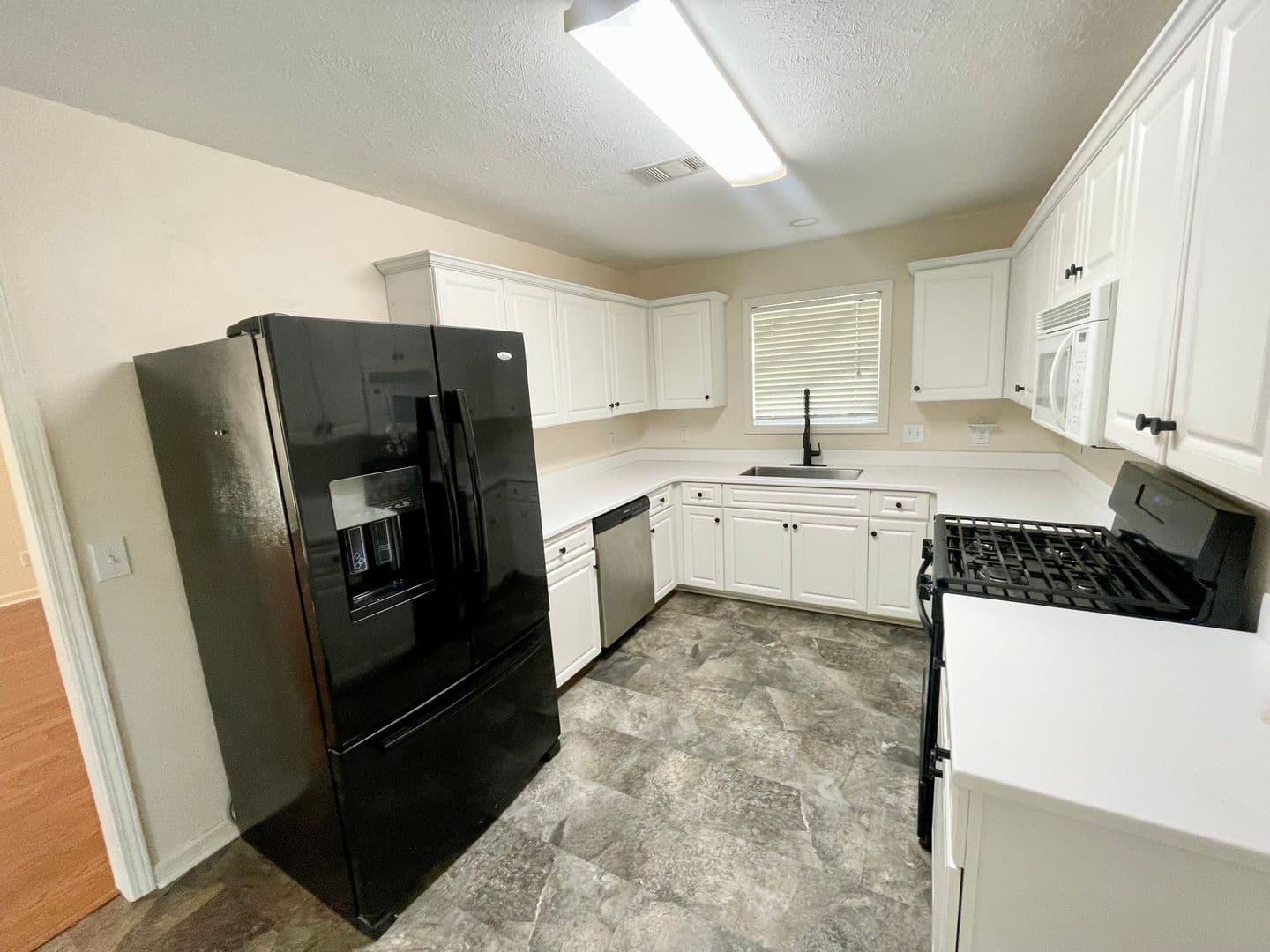 Flowood House: 311 Longleaf Dr