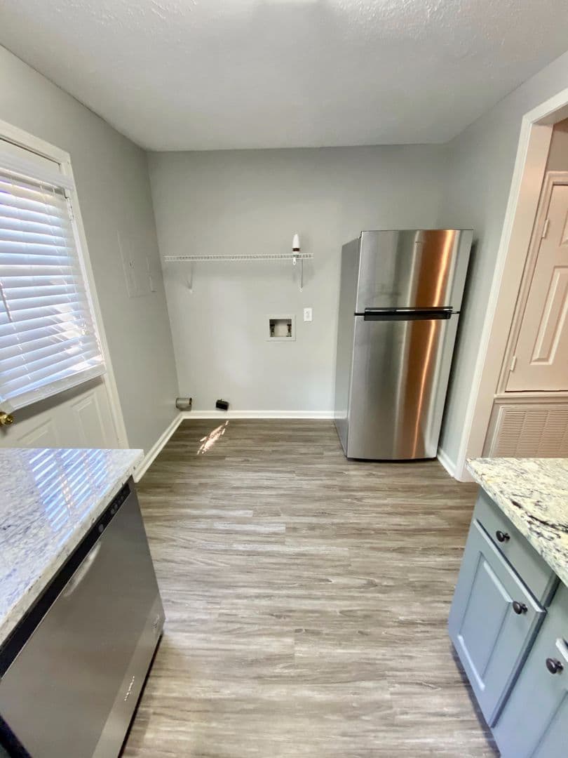 Brandon Apartment: 100 Pine Lake Pl
