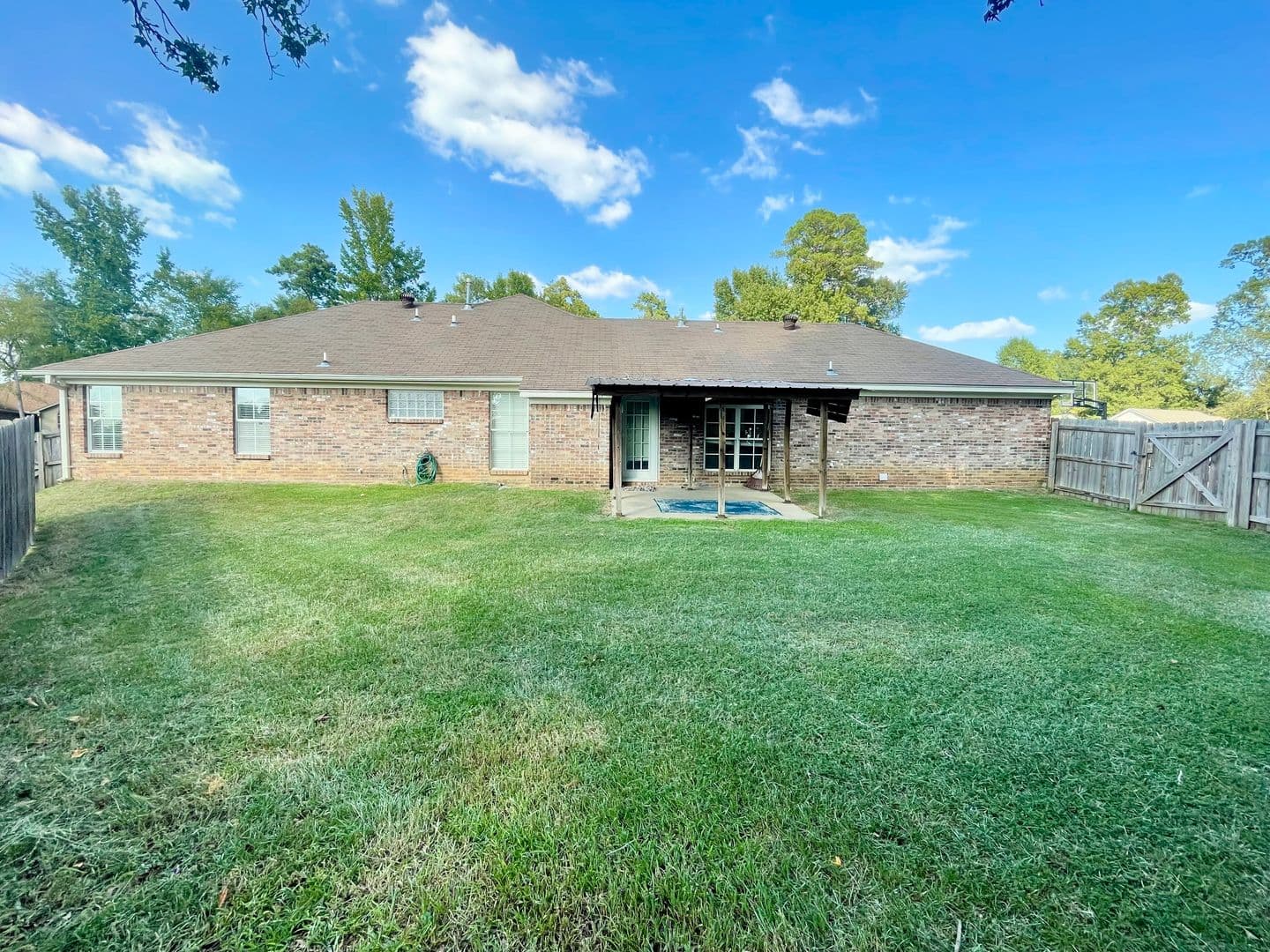 Flowood House: 311 Longleaf Dr