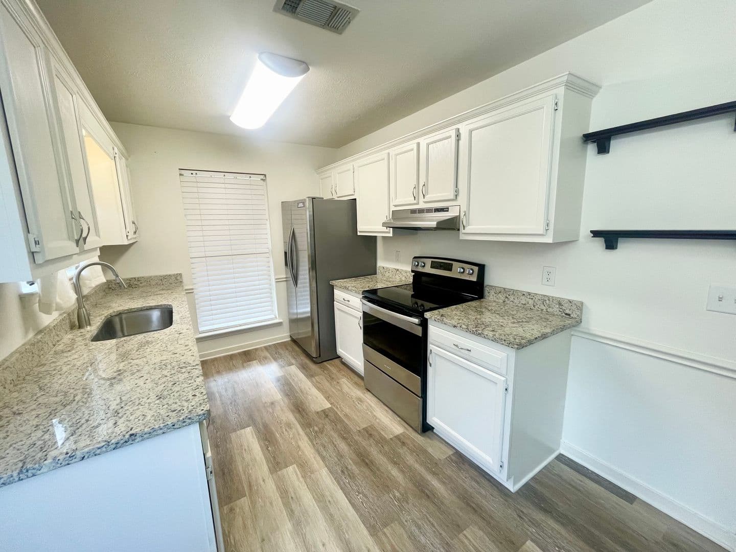 Pearl House: 242 Village Cv