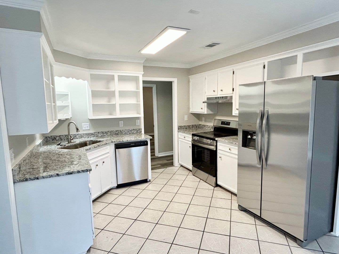 Madison House: 320 Trace Harbor Rd