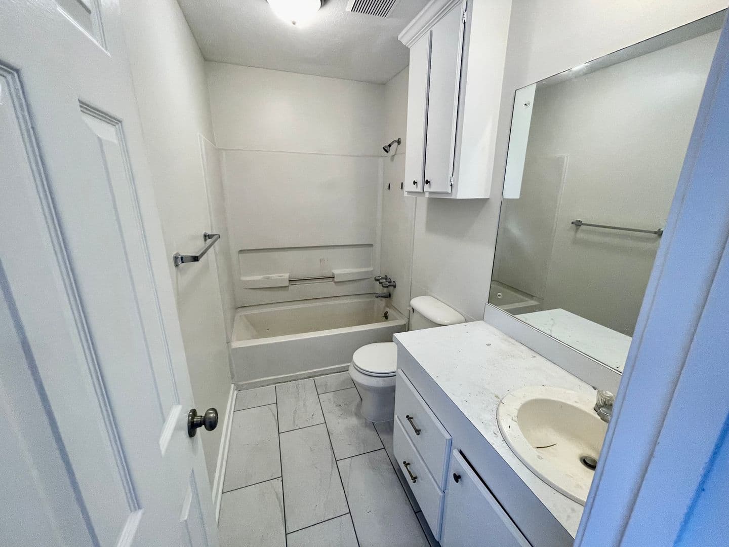 Brandon House: 2007 Red Oak Dr