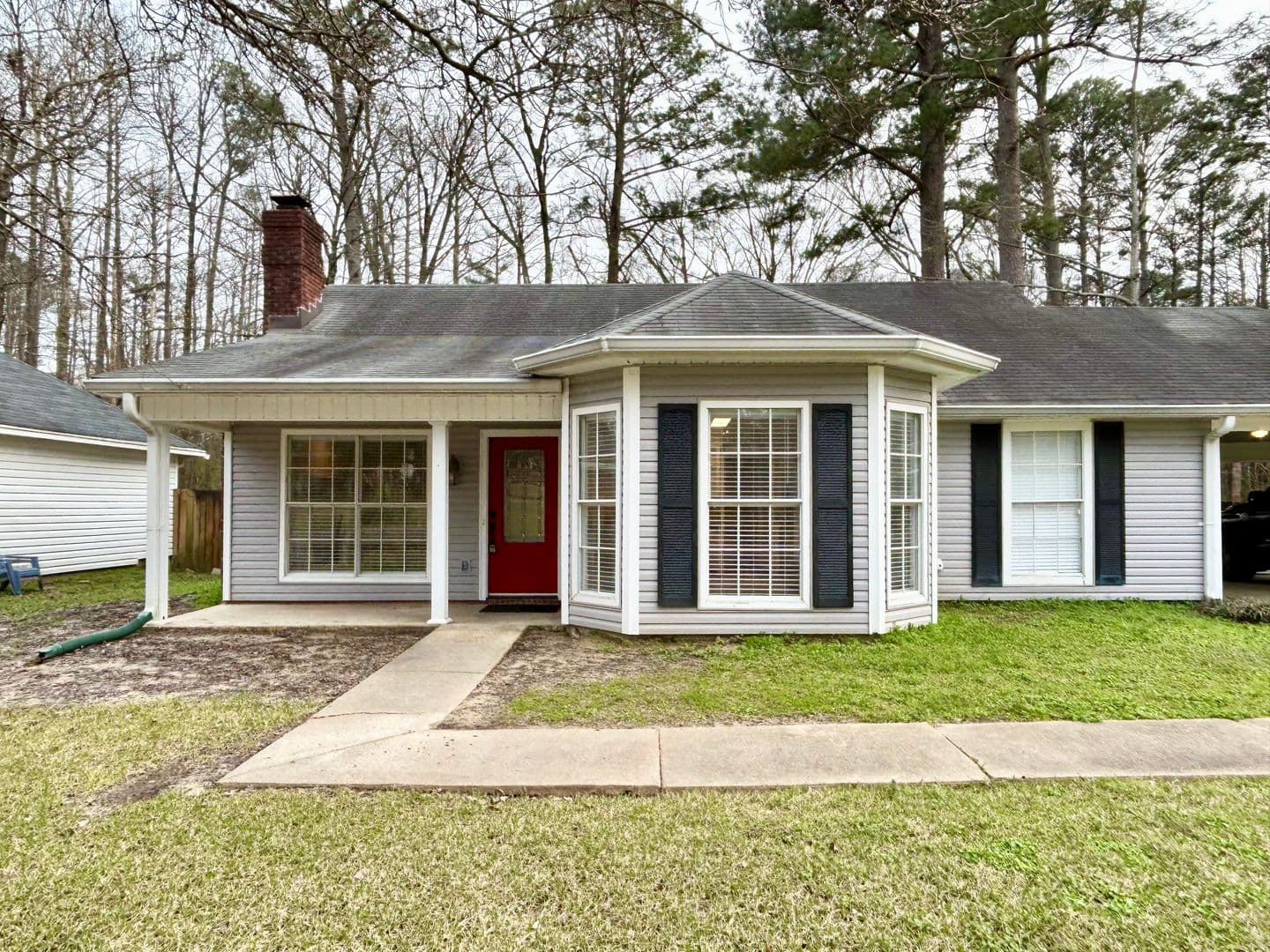 Madison House: 320 Trace Harbor Rd