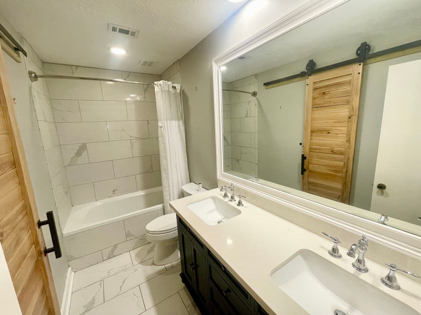 Brandon House: 208 Bay Park Dr