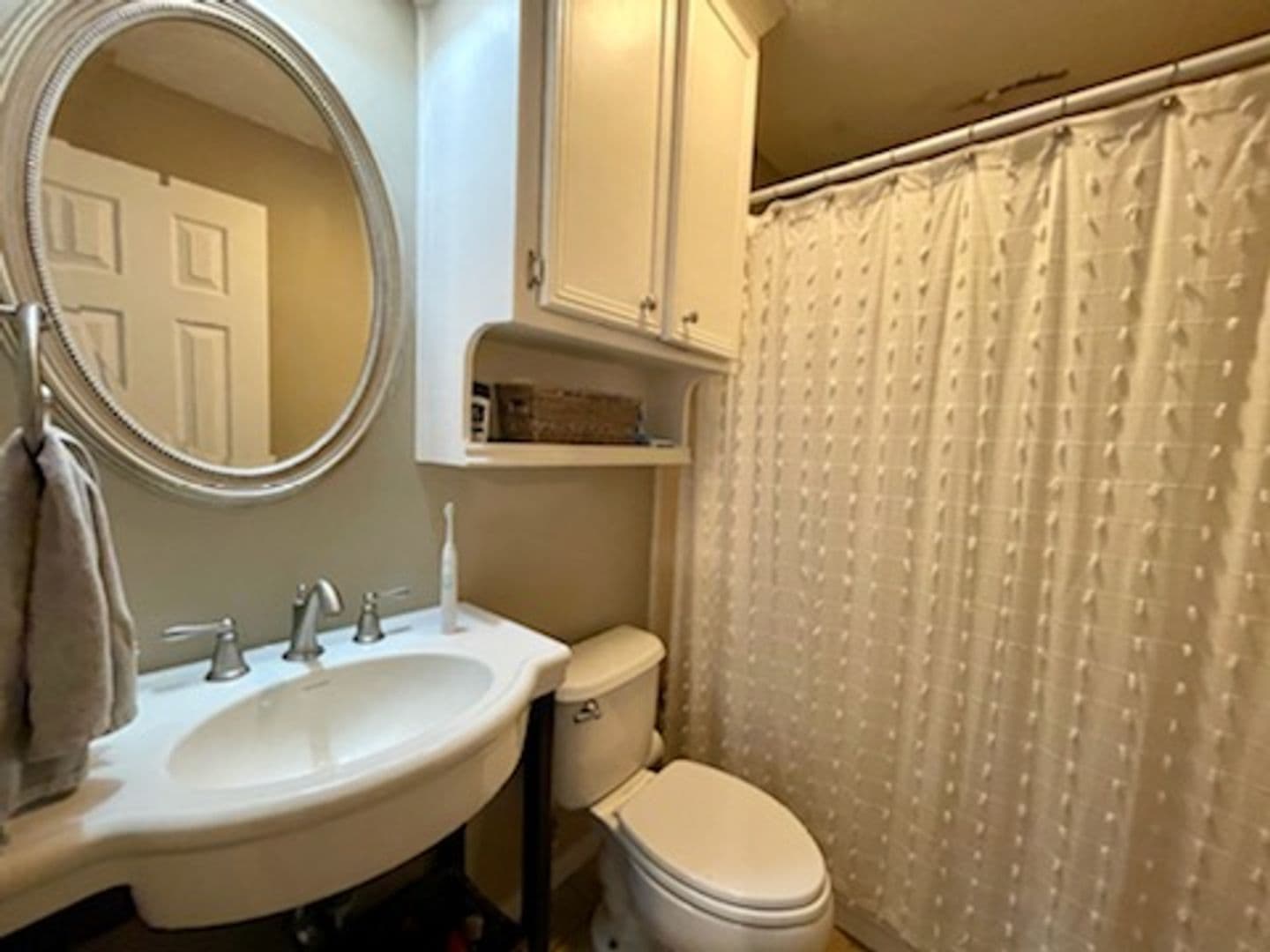 Ridgeland House: 739 Wicklow Pl