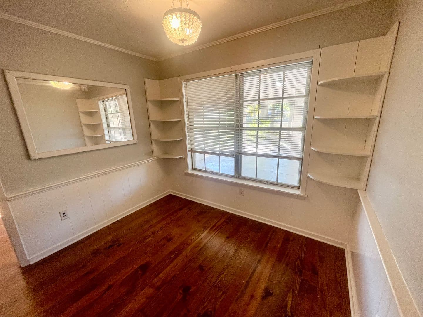 Brandon House: 208 Bay Park Dr