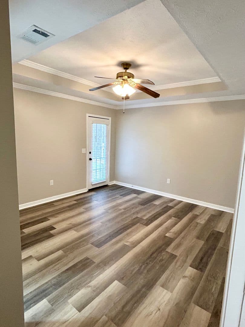 Madison House: 320 Trace Harbor Rd