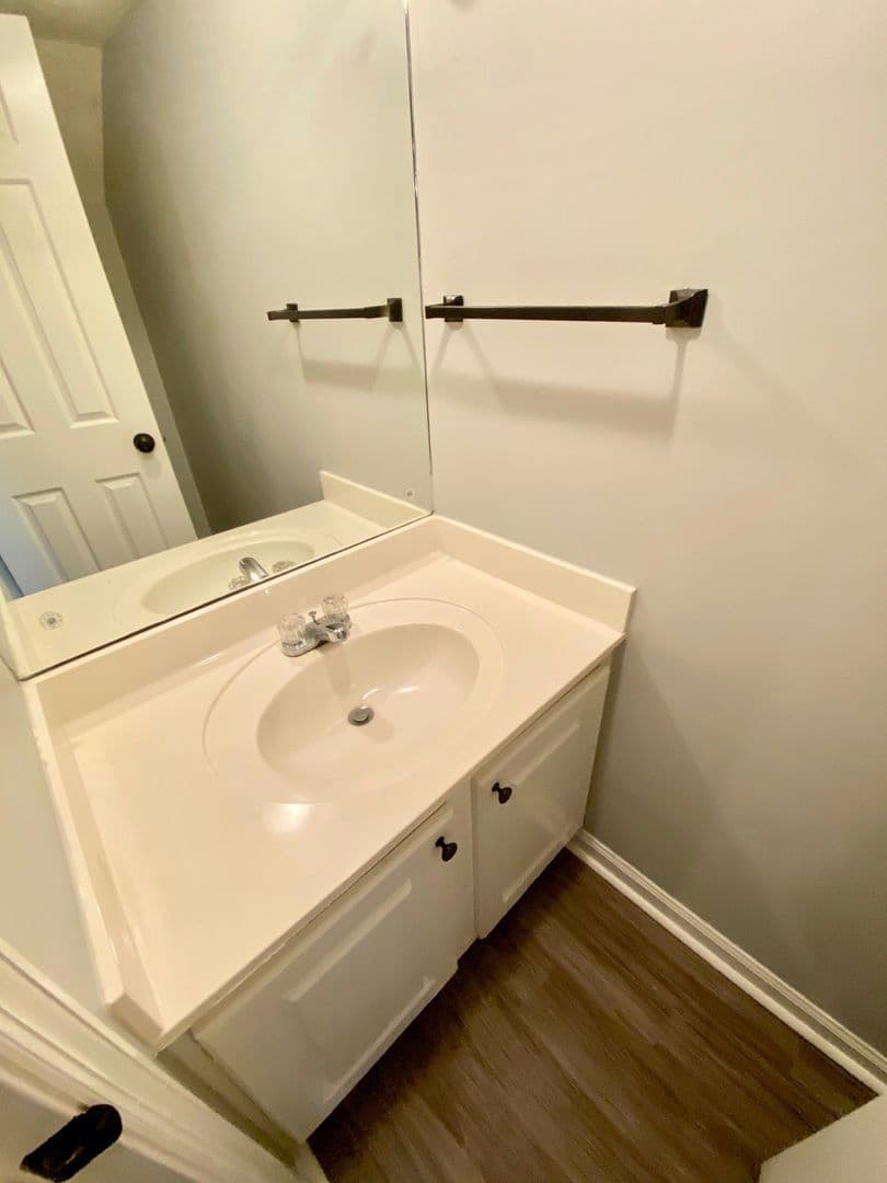Brandon Apartment: 100 Pine Lake Pl