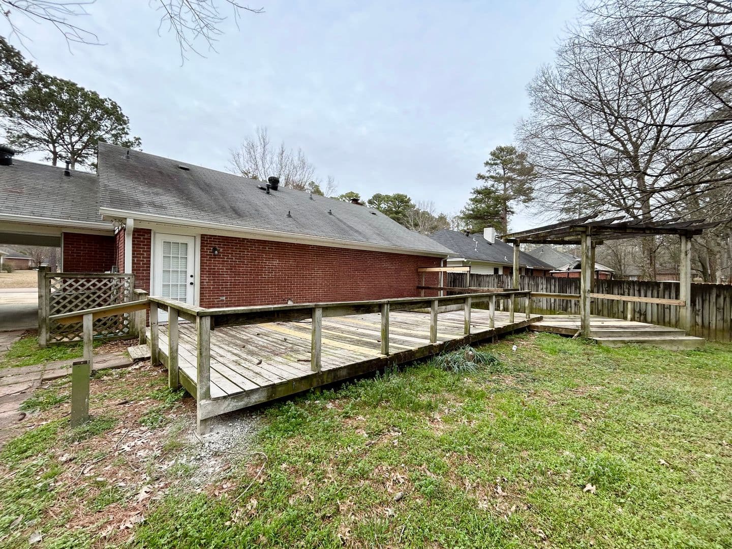 Madison House: 320 Trace Harbor Rd
