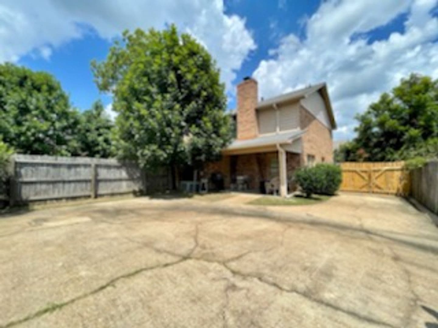 Ridgeland House: 739 Wicklow Pl