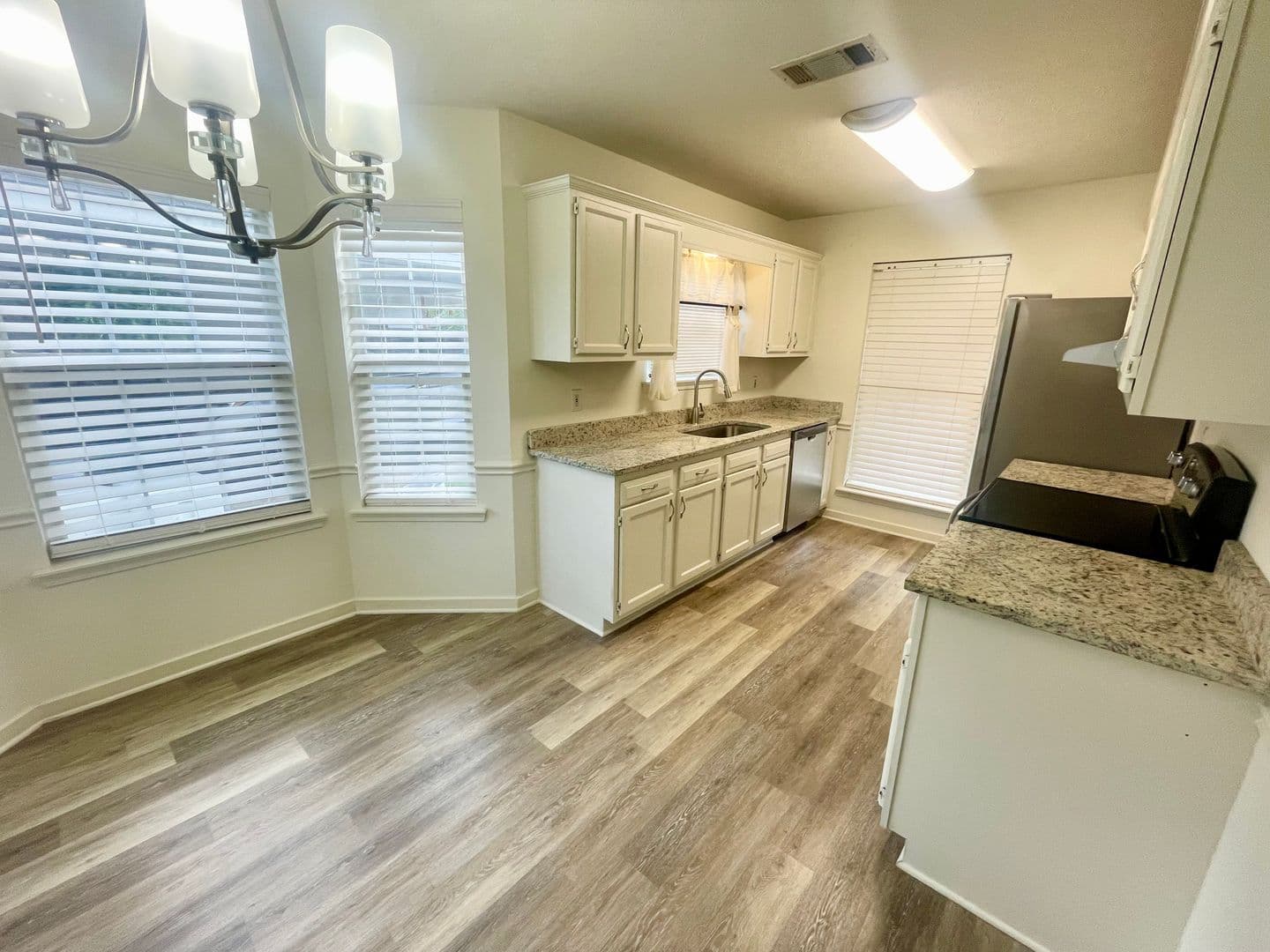 Pearl House: 242 Village Cv