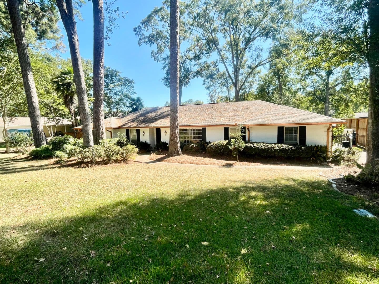 Brandon House: 208 Bay Park Dr