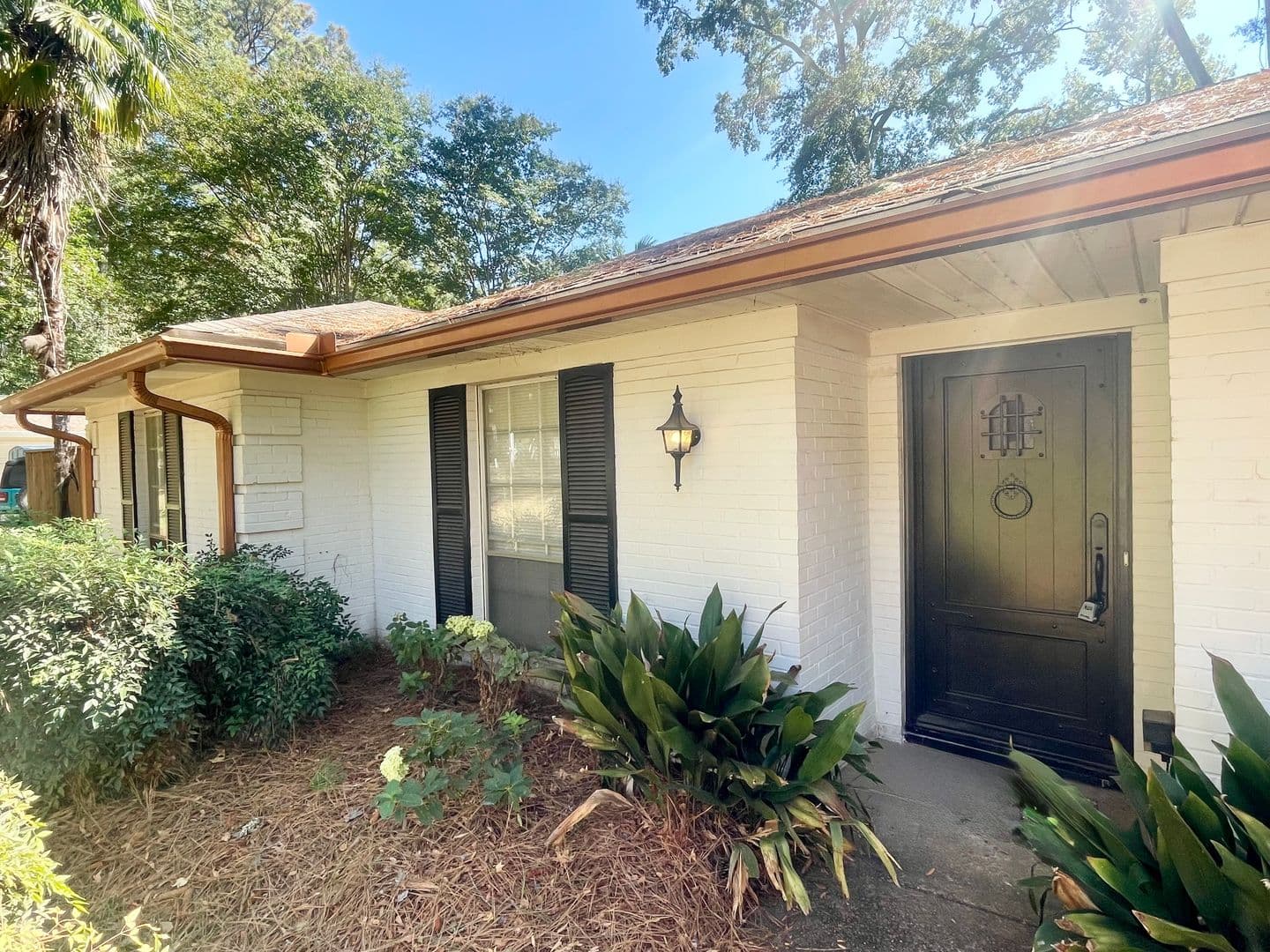Brandon House: 208 Bay Park Dr