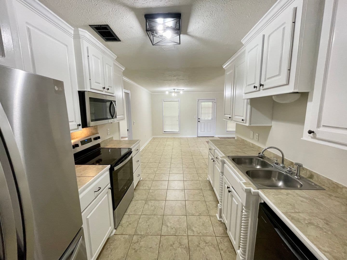 Canton House: 111 Stapleton Dr